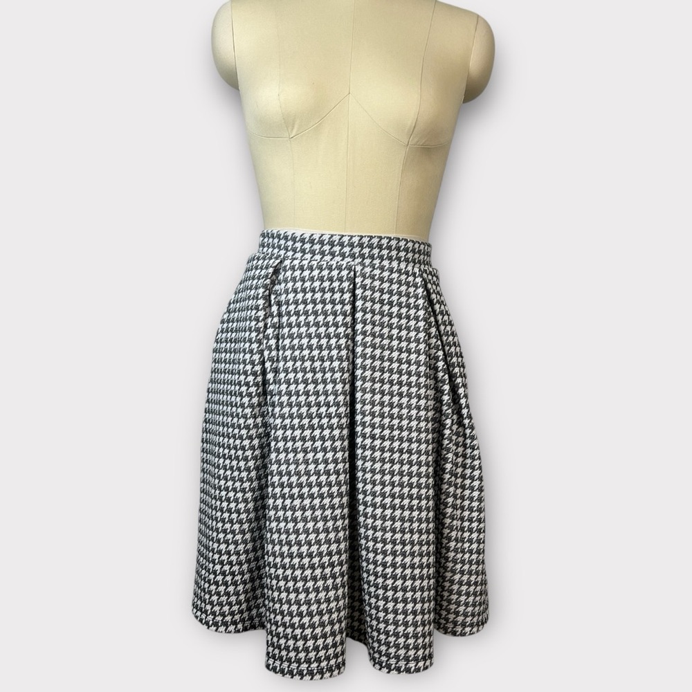 LLR Stretchy Madison Pleated skirt, sz S (generous fit) with pockets